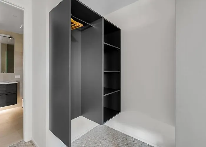 Modern With Balcony Views Sleeps 4