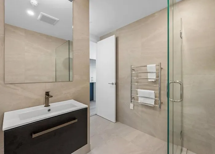 Modern With Balcony Views Sleeps 4 Apartment Wanaka