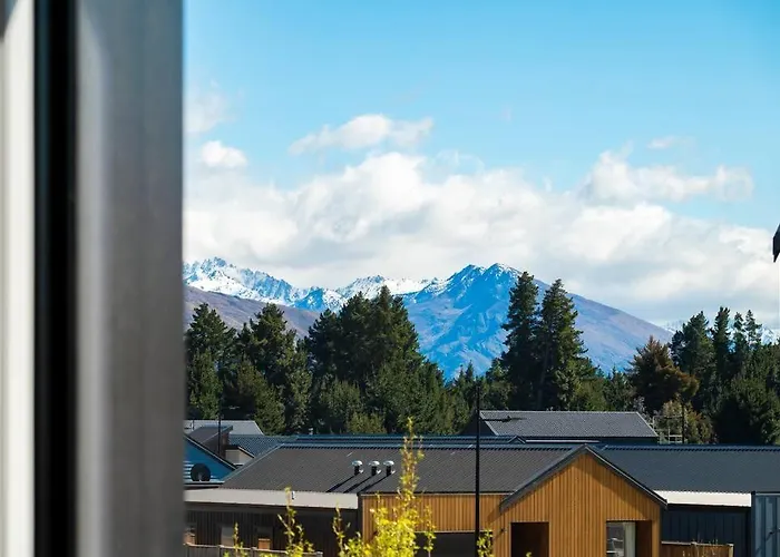 Modern With Balcony Views Sleeps 4 Apartment Wanaka